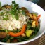 Chinees roerbakschotel met waterkers met seitan en cashewnoten, vegetarisch, veganistisch