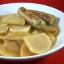 Gestoofde knolraap met ui en braadworst, veganistisch