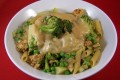 Kruidige pasta met tempeh, broccoli en saus, veganistisch