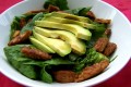 Salade met tempeh en avocado, vegan