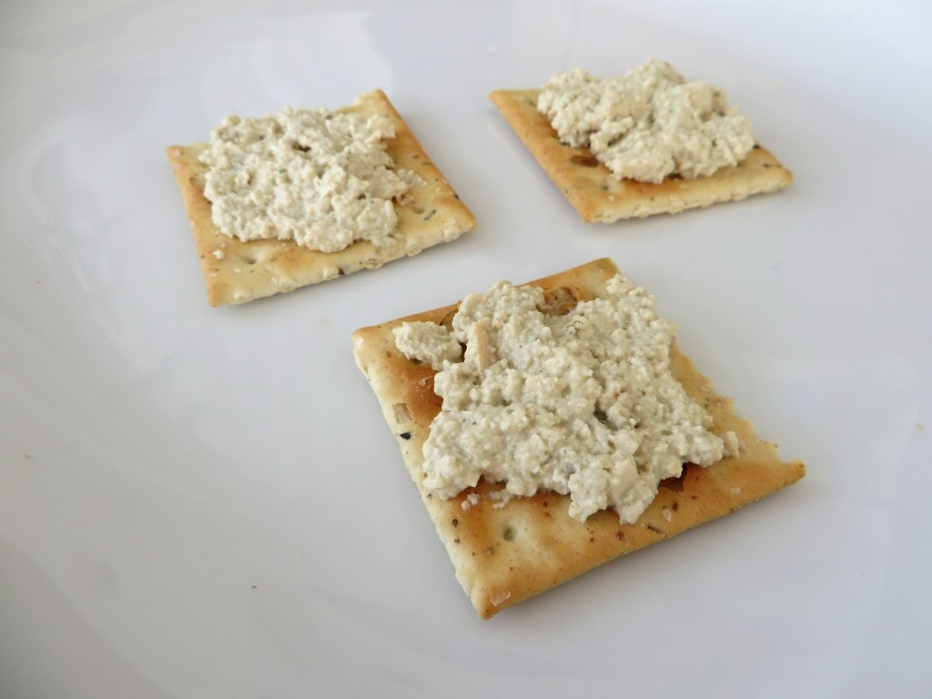 Vegan blauwe kaas op toastje