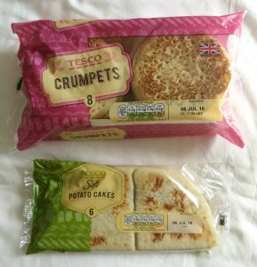 Tesco crumpets en potato cakes, vegan