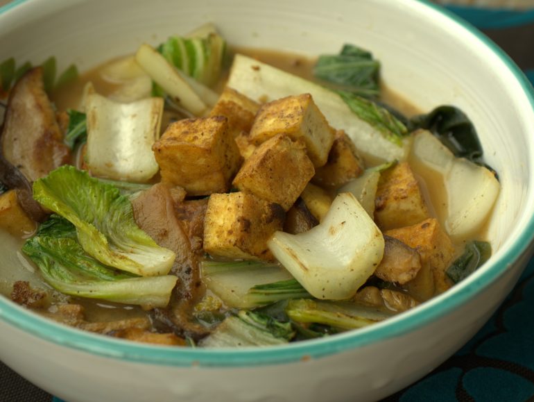 Miso soep met tofu en paksoi, vegan